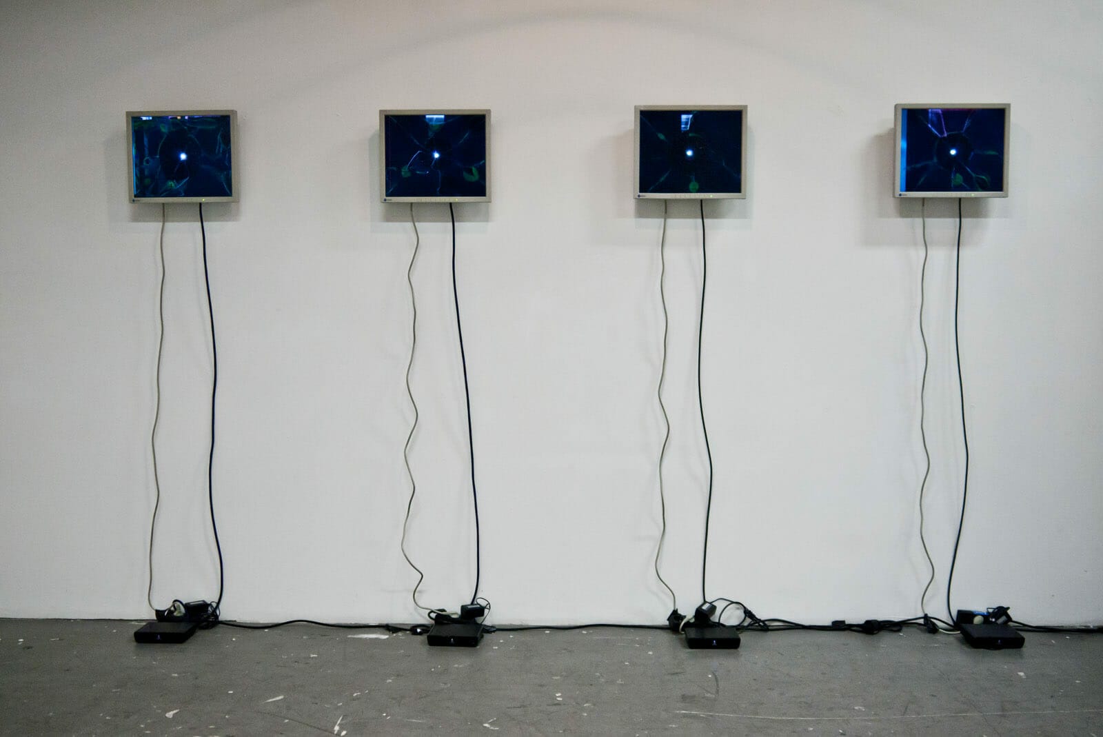 4 monitors (2011)